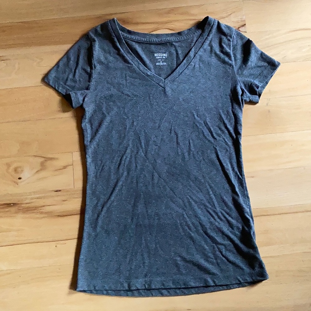 Army green v-neck short sleeve shirt